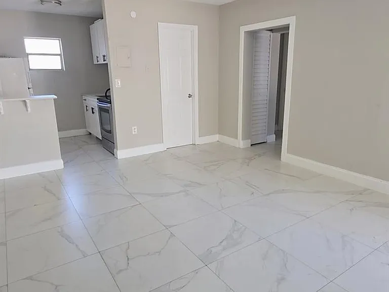 616 NW 5th Ave #2 — Photo 2