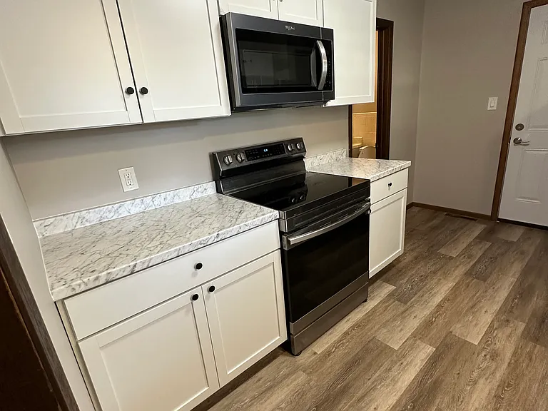903 E 32nd Ave — Photo 3