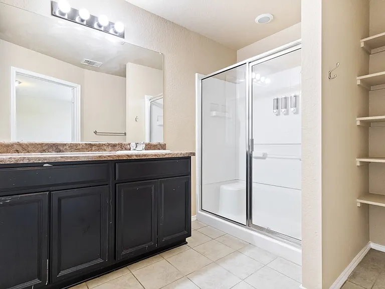 1533 Redbridge Dr — Photo 16