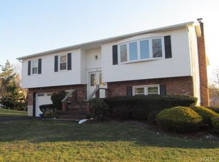 13 Cupsaw Ct, Nanuet, NY 10954
