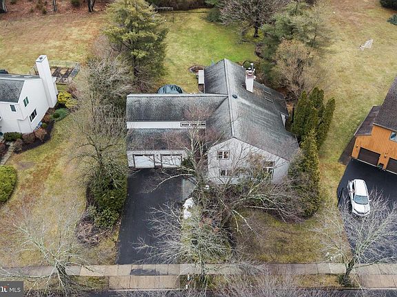 3rd image of 24 Indian Run Rd