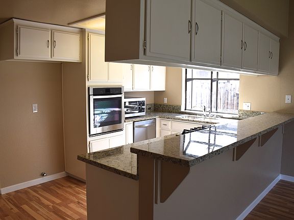 3rd image of 605 Manzanita Ave