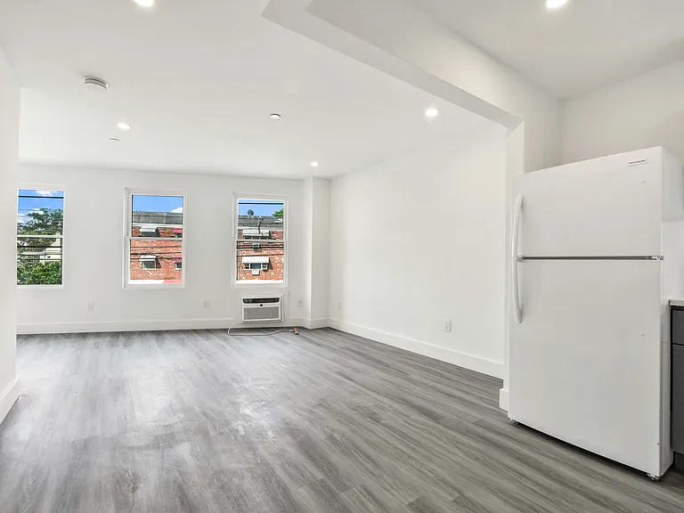 1278 E 222nd St #2 — Photo 3