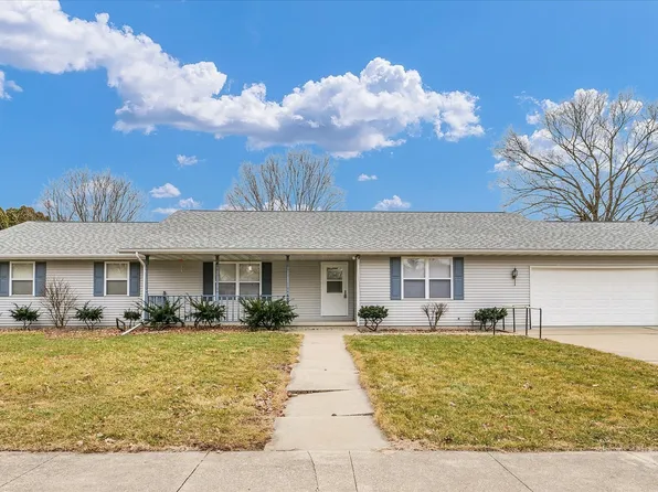 402 E Lincoln St, Saybrook, IL 61770