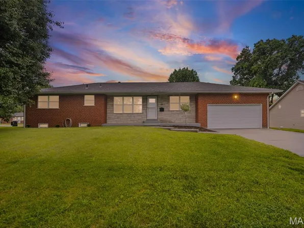 100 Winchester Dr, Belleville, IL 62223