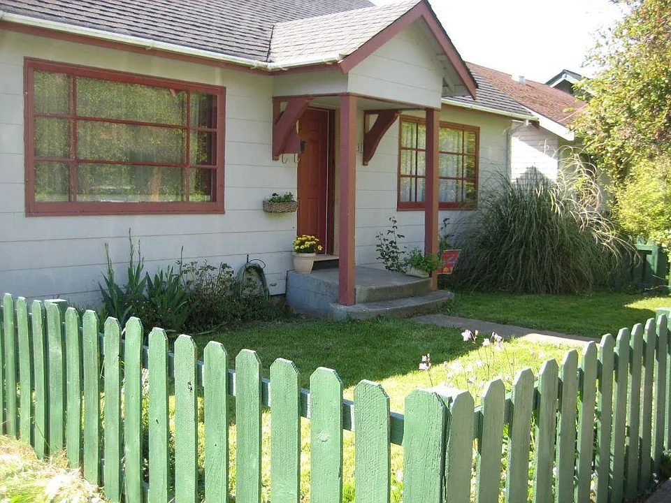 1131 Humboldt St