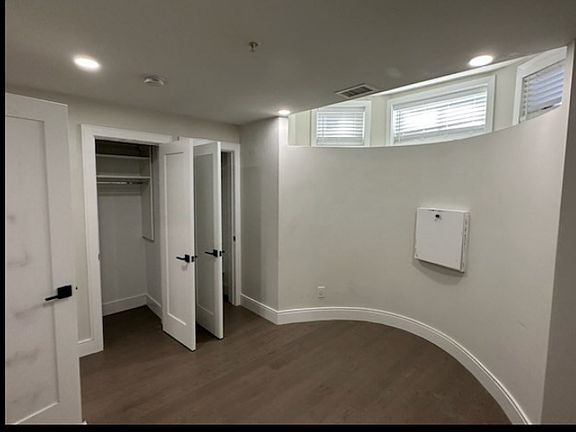 4th image of 533 Newbury St #1