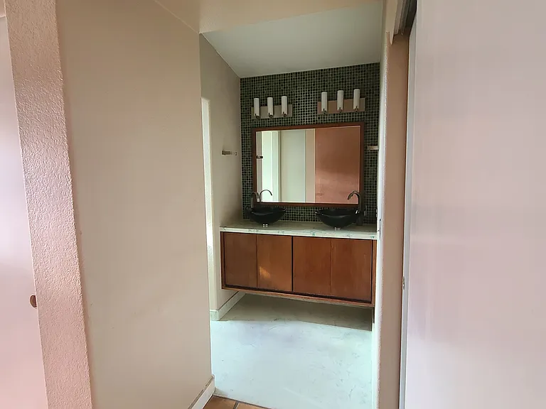 2343 E Springfield Pl — Photo 6