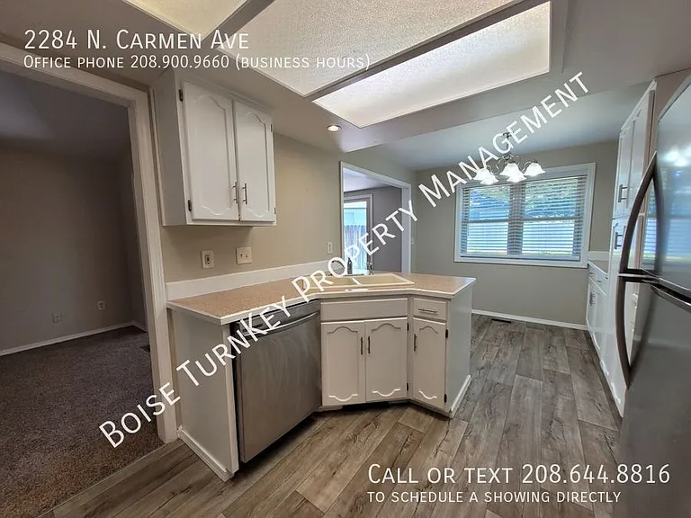 2284 N Carmen Ave — Photo 17