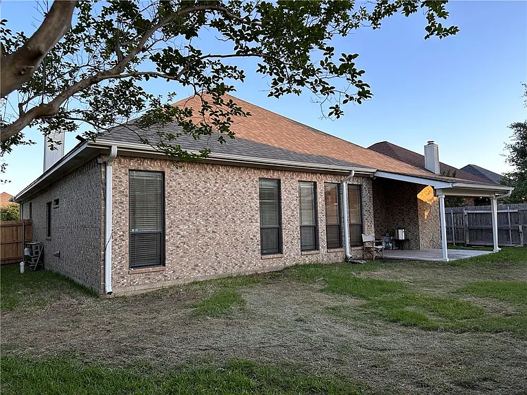 913 Delrey Dr — Photo 31