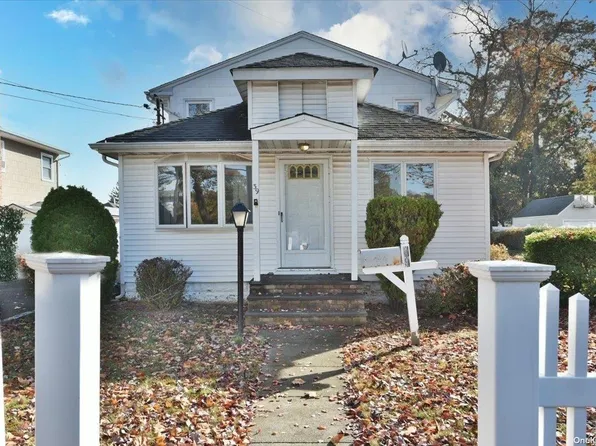 39 Walnut Ave East, East Farmingdale, NY 11735