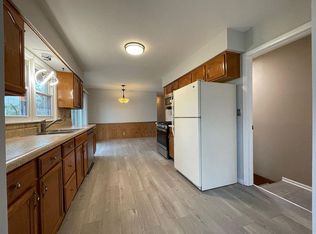 15 Walnut Ln, Algonquin, IL 60102