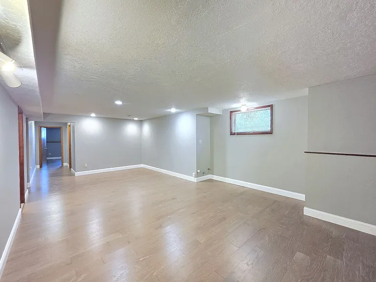 3425 E 61st Ave — Photo 31