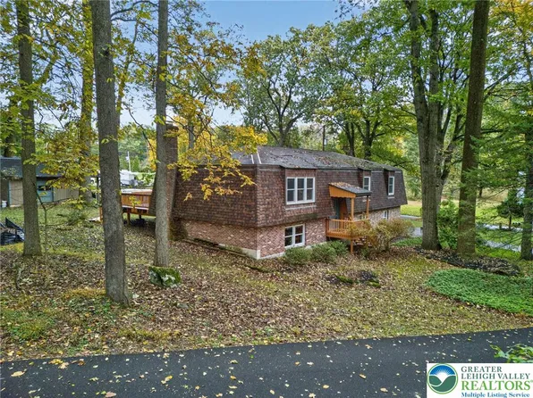 340 Chestnut Hill Rd, Emmaus, PA 18049