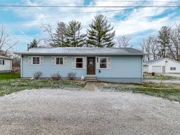623 N Ash St, Saint Elmo, IL 62458