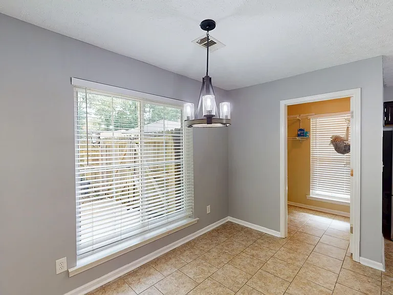 226 Meadow Oaks Ct — Photo 5