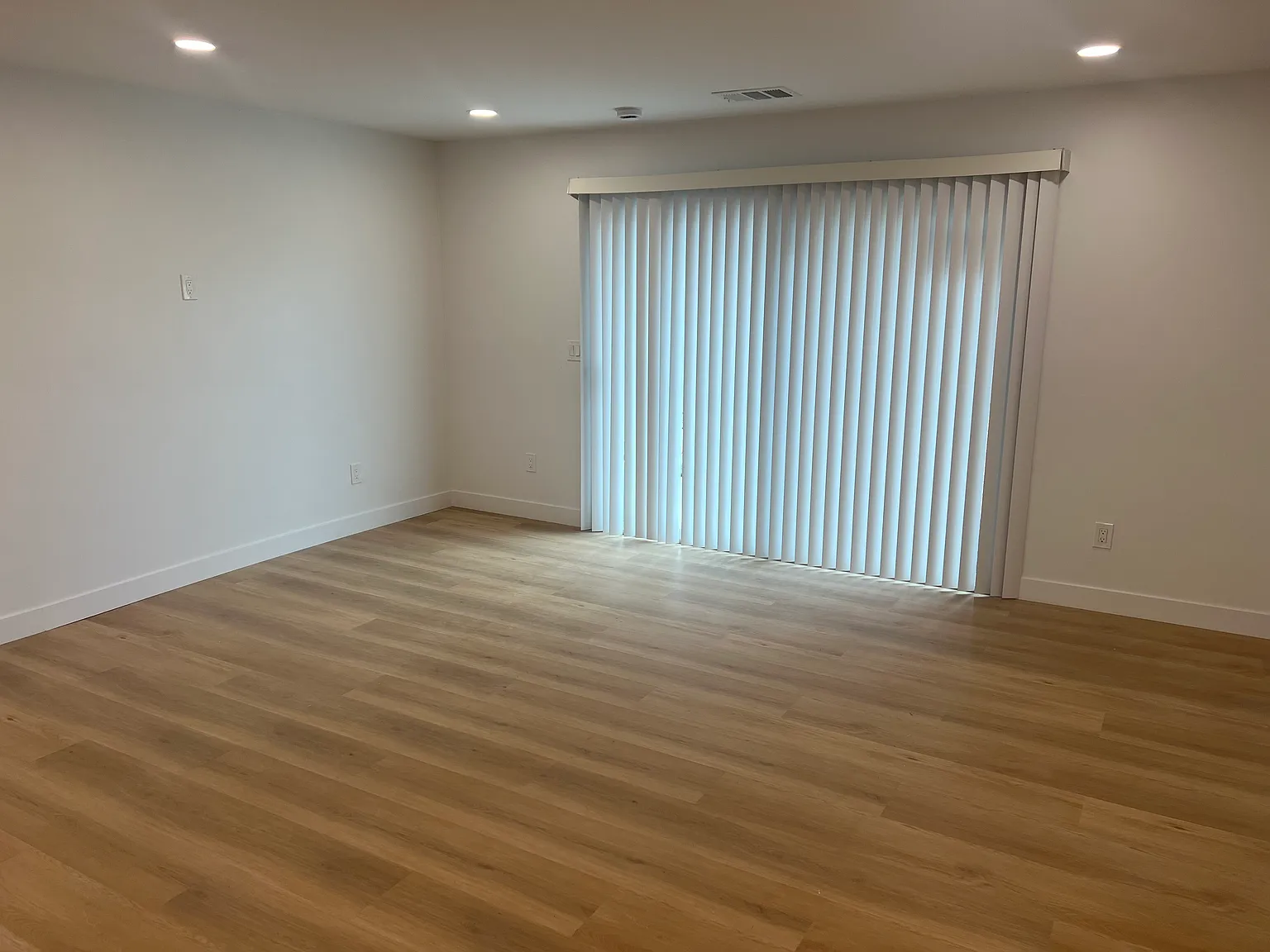 3 bed, 1148 sqft, $3,950 — Photo 2
