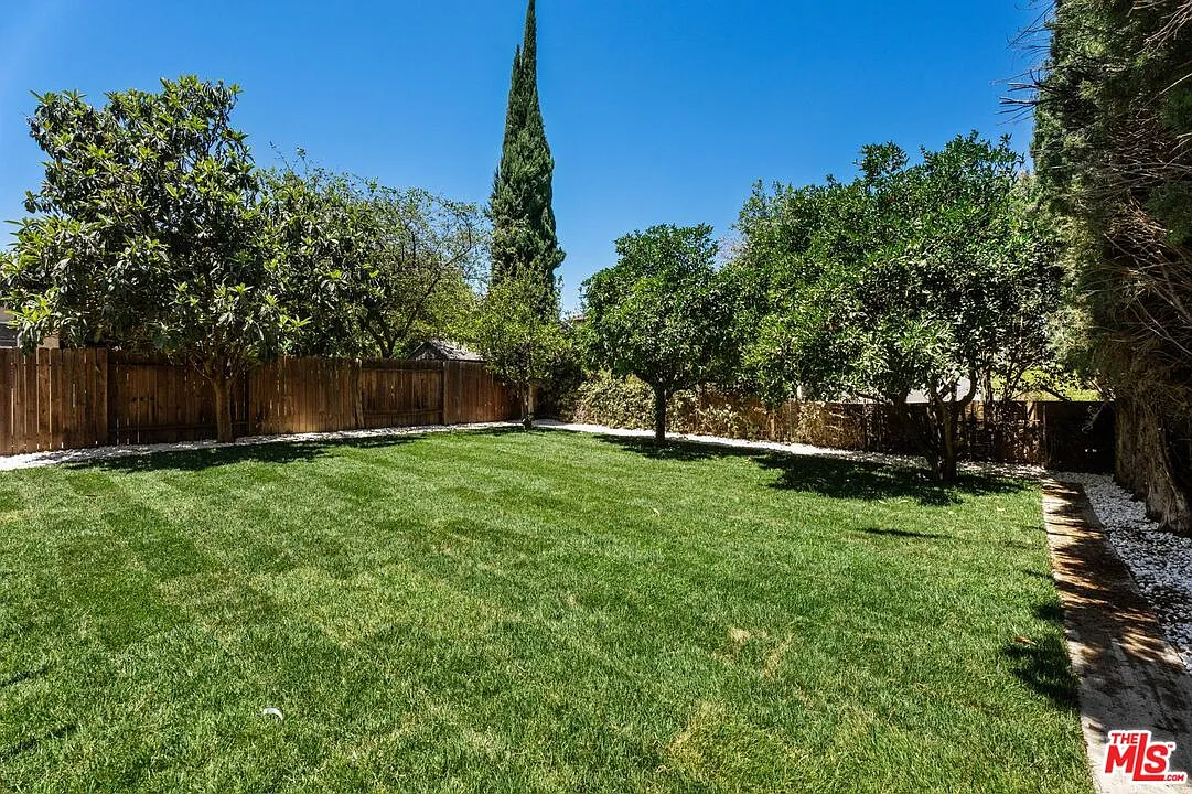 4 bed, 3.0 bath, 1923 sqft, $4,750 — Photo 3
