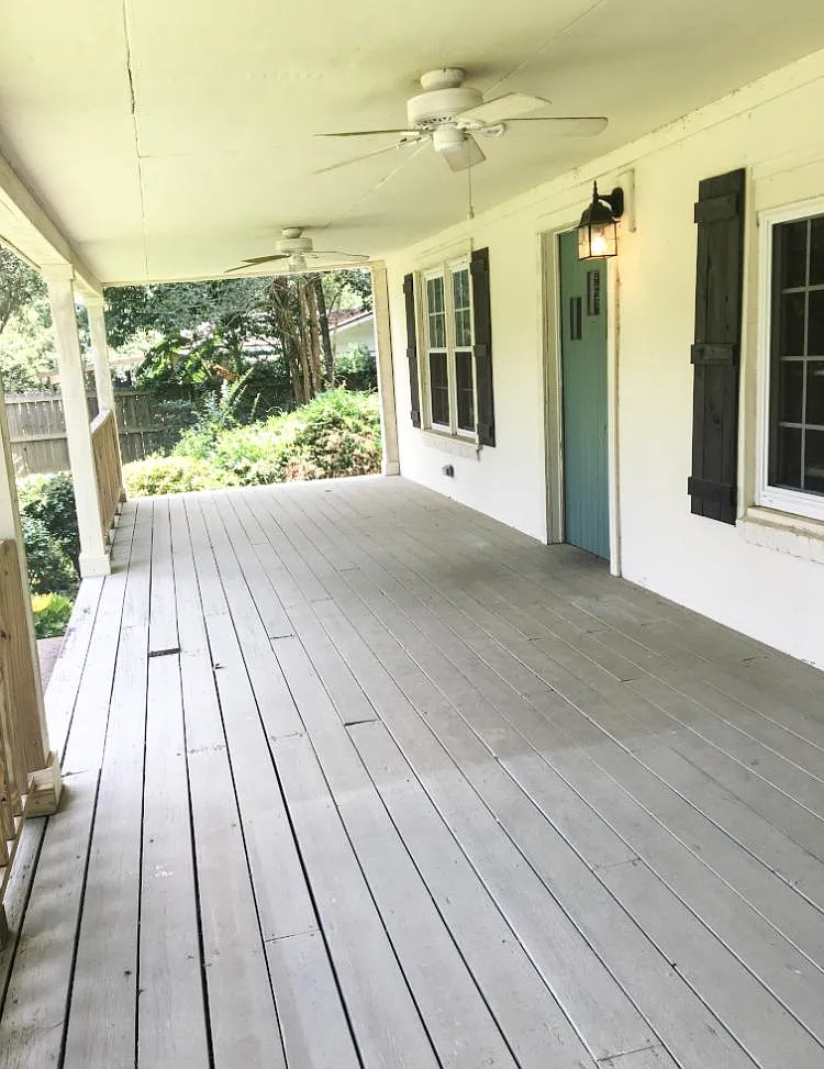 Large covered front porch! - 370 Azalea St