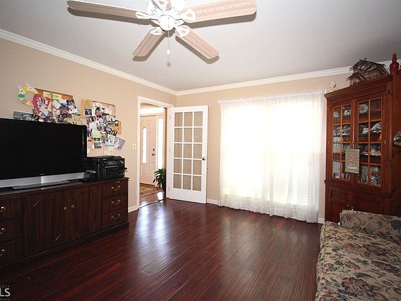 3rd image of 370 Galesburg Dr