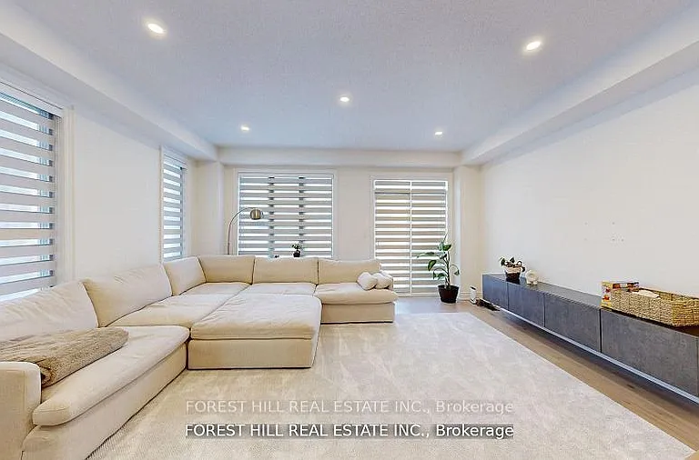 54 Montrose Blvd — Photo 6
