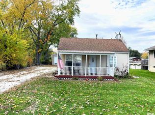 209 5th St, Colona, IL 61241