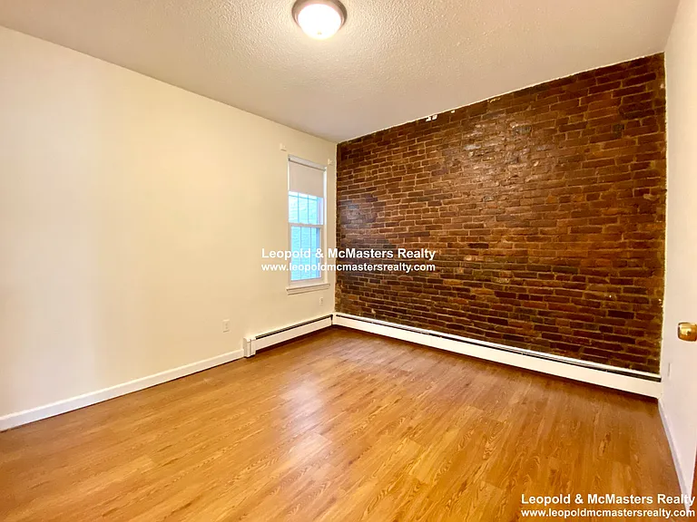 South Huntington Apartments — Photo 8