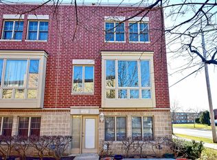 8627 Niles Center Rd, Skokie, IL 60077