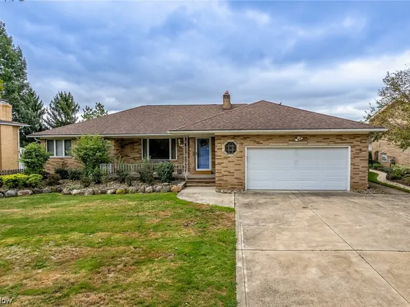 309 Park Dr, Brooklyn Heights, OH 44131