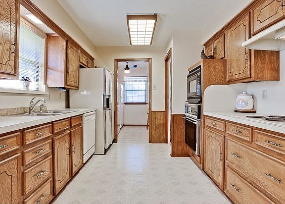 5th image of 1128 Chesterton Dr