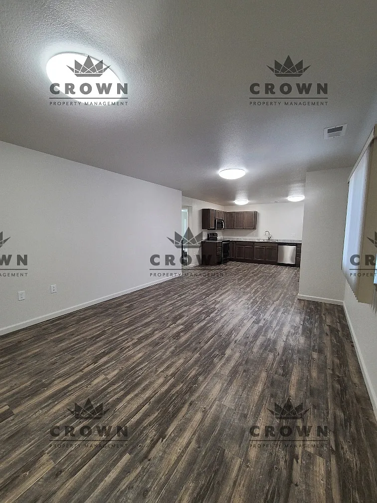 3 bed, 1200 sqft, $1,650 — Photo 3