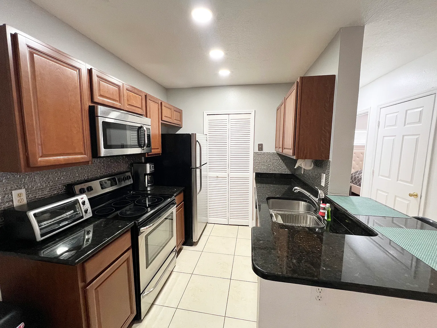 2 bed, 1000 sqft, $2,800 — Photo 4
