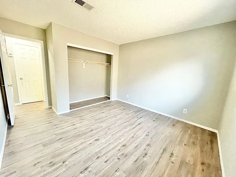 1400 Henry Dr — Photo 9
