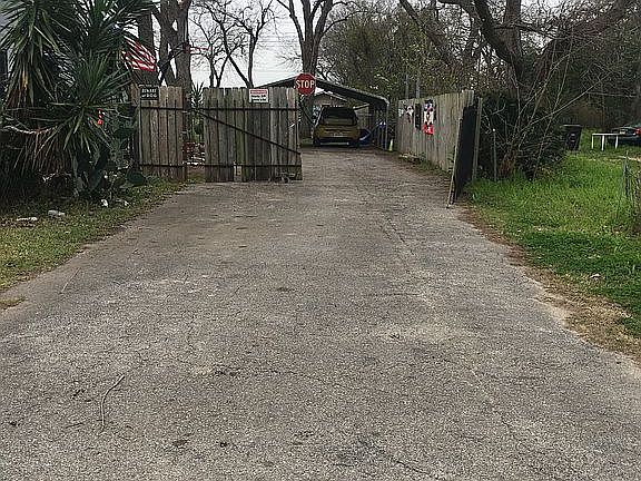  Front driveway 