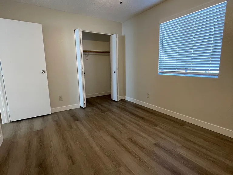 2432 E Tracy Ln #1 — Photo 12