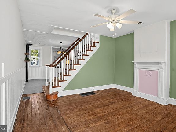 4th image of 338 Grover St