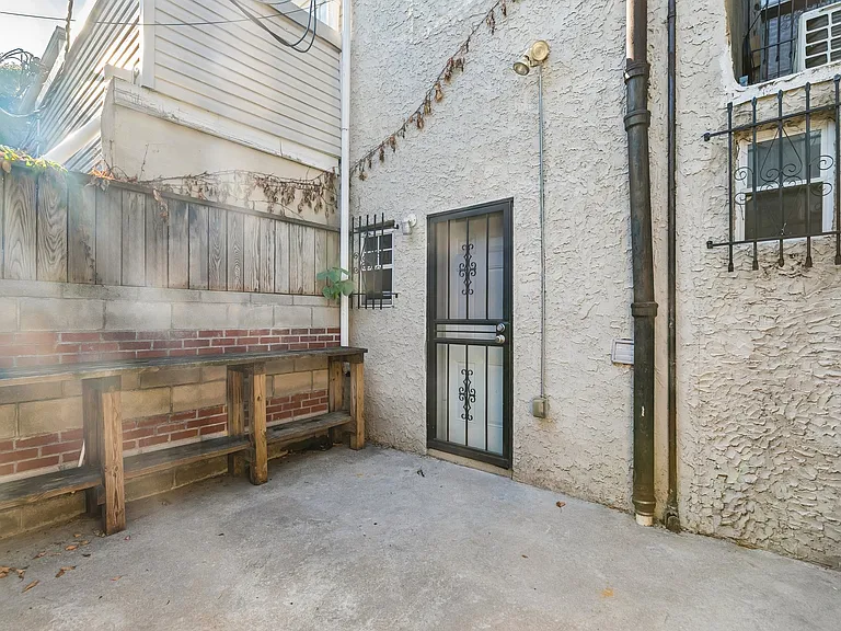 2222 Watkins St — Photo 13