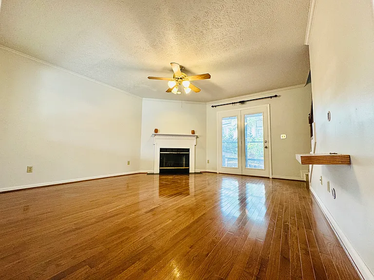 466 Claircrest Dr — Photo 2