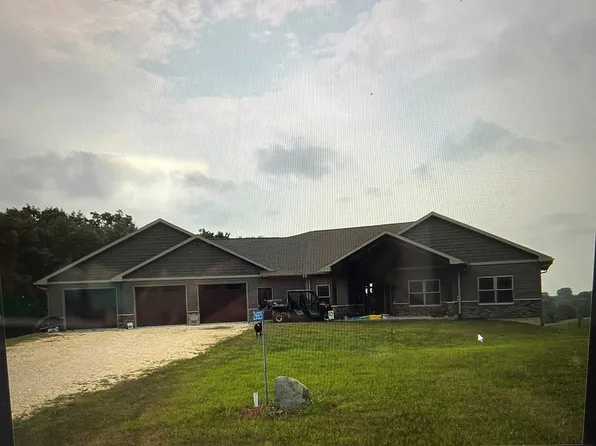 26825 Meadowview Ln, Delhi, IA 52223