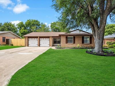 332 SW Dian St, Burleson, TX, 76028