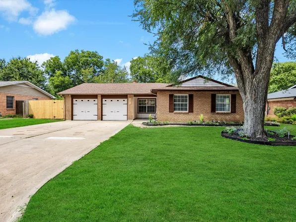 332 SW Dian St, Burleson, TX 76028
