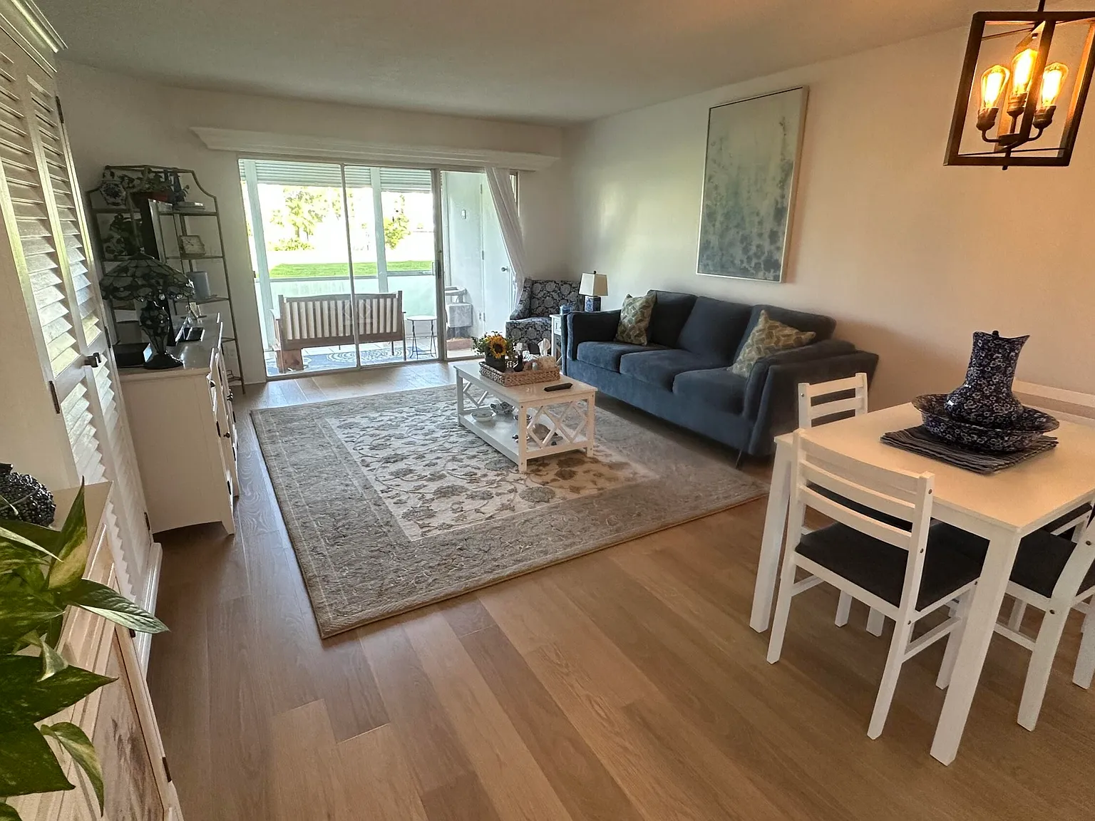 1 bed, 1.5 bath, 986 sqft, $1,900 — Photo 2
