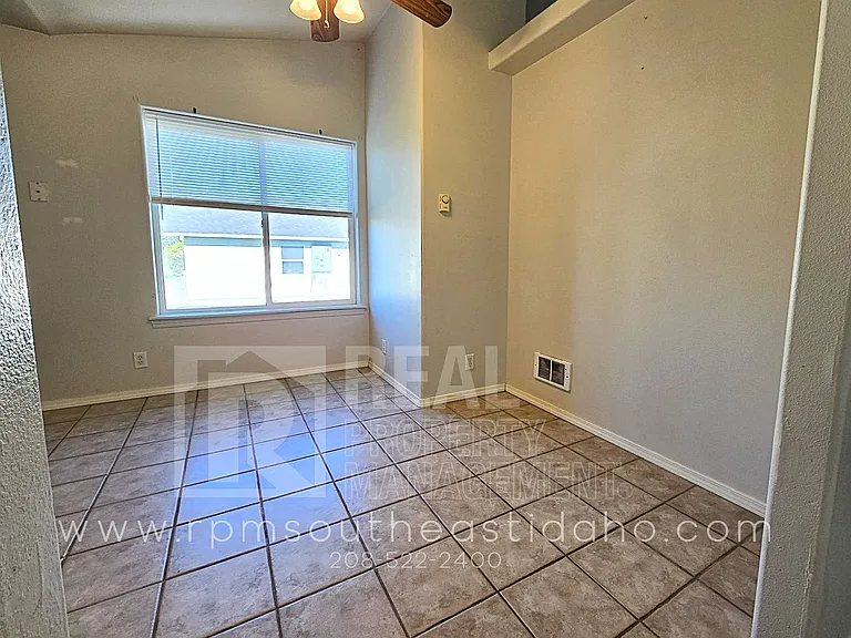 2801 E Chasewood Dr — Photo 6