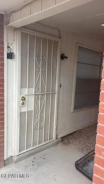 2 bed, 1.0 bath, 800 sqft, $950 — Photo 2