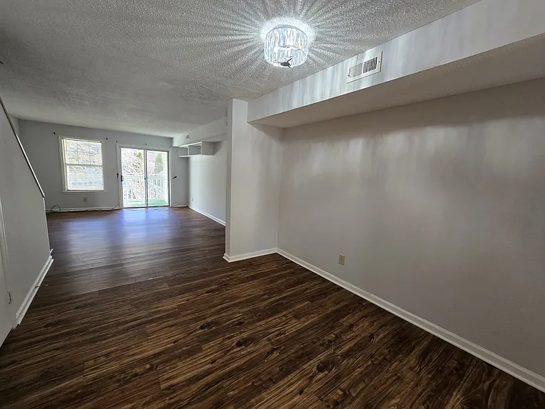 117 Kingsbury Dr — Photo 5
