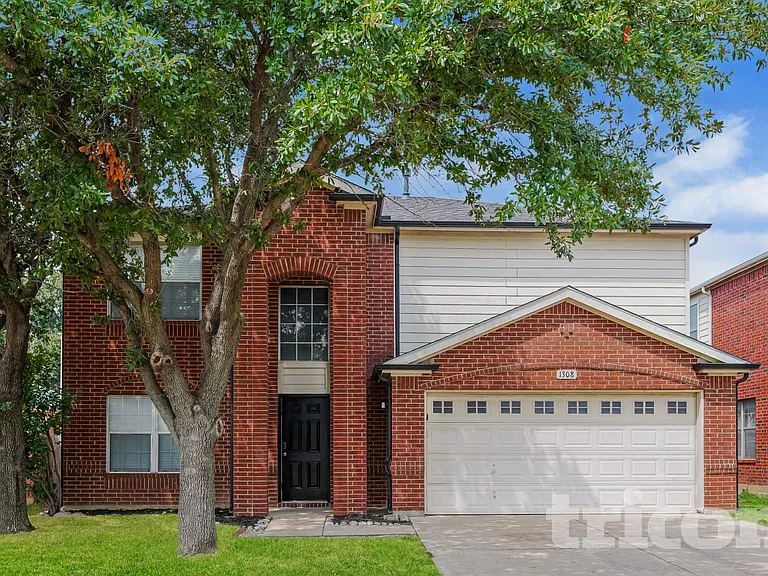 1308 Stetson Trl — Photo 1