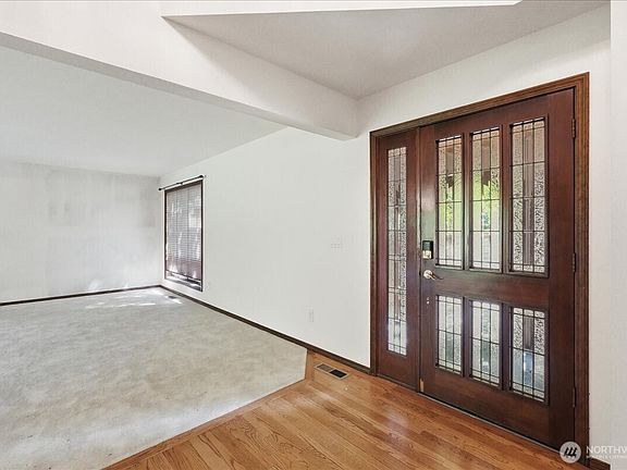 4th image of 14037 205th Avenue NE