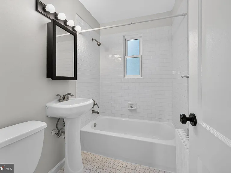1410 N Quinn St #7 — Photo 13