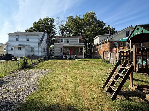 4th image of 923 E 27th St