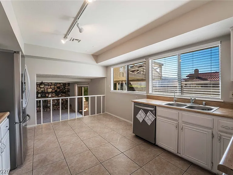 8705 Isola Dr — Photo 8